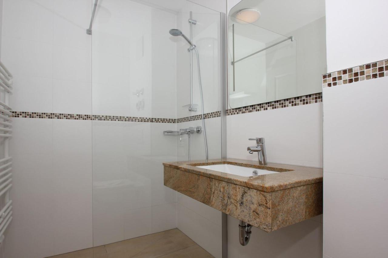 Strandnahe Fewo Rex Rugia: Balkon & Ahoi Erlebnisbad Lobbe Exterior photo